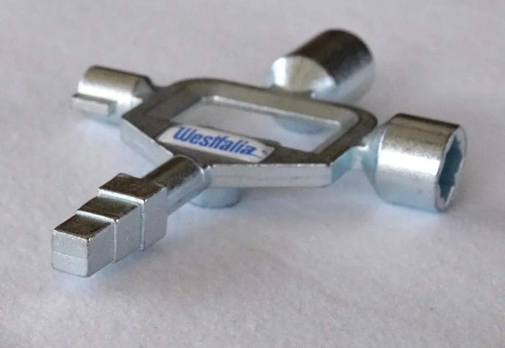 Handwerkerschlüssel mit 13 Funktionen