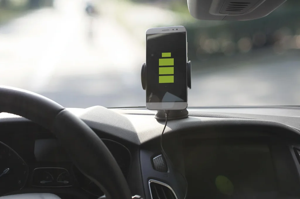 Handyhalter mit QI-Ladefunktion - 2 in 1