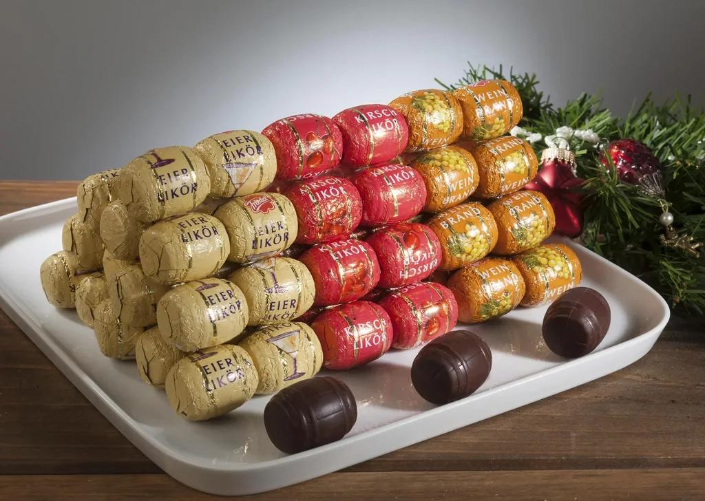 Alkohol-Fässer aus Zartbitterschokolade gefüllt mit Edelkirschlikör, Eierlikör und Weinbrand, 40 Stück, 500 g