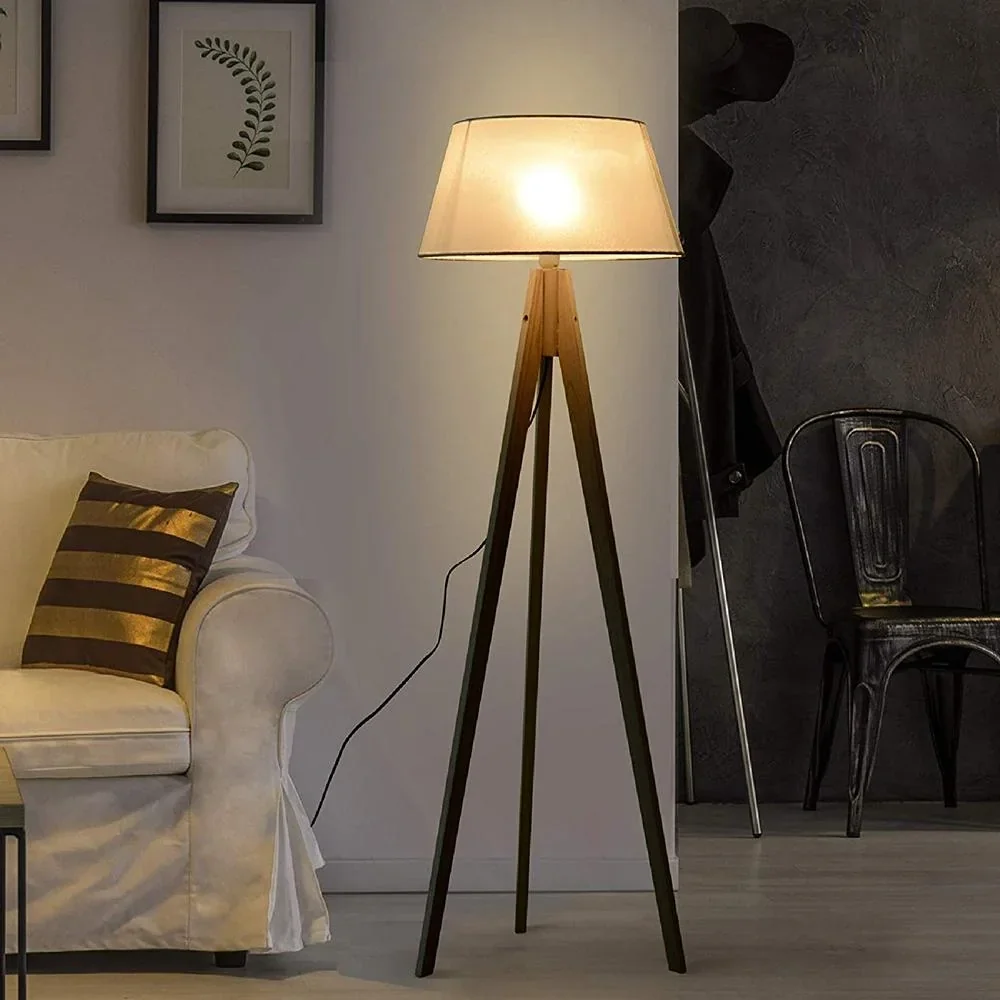 Tripod-Stehlampe