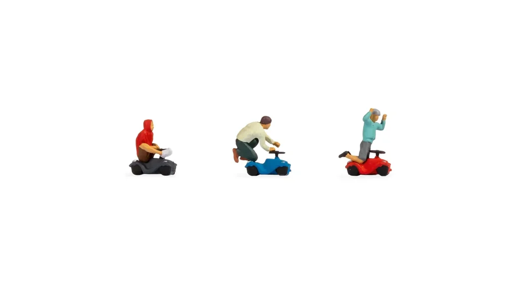Bobby-Car-Rennen, 3 Figuren auf Bobbycar, Spur H0