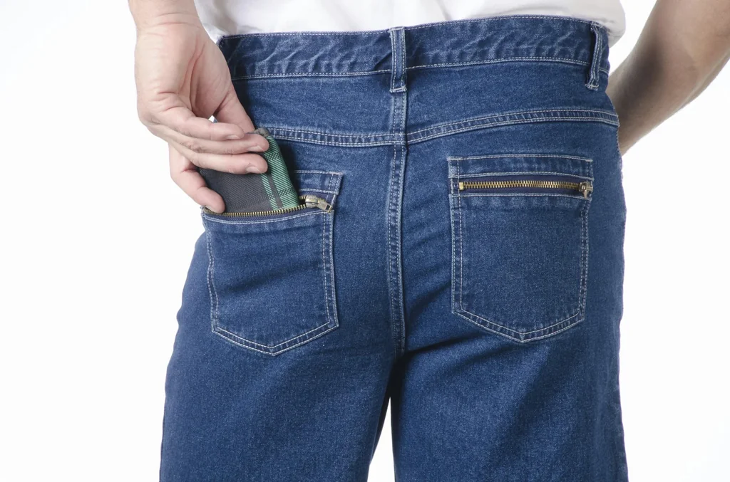 Jeans Shorts, bluestone, mit 2 Reißverschluss Gesäßtaschen, Gr.48