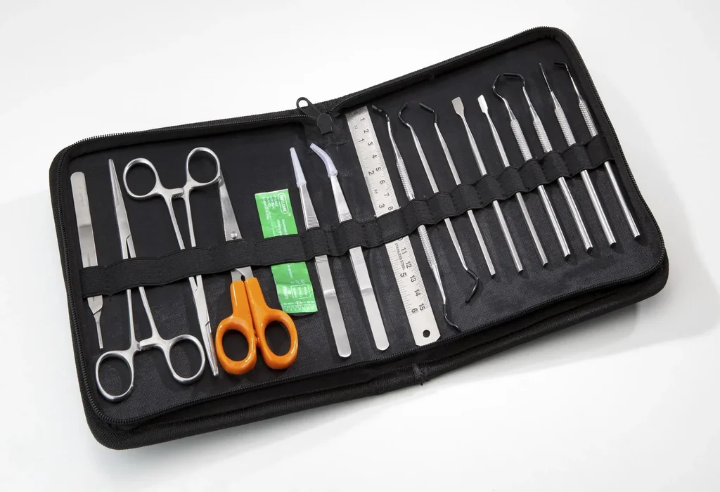 Feinwerkzeug Set, 17-teilig für Bastler im Etui mit Reißverschluss (100% Polyamid)