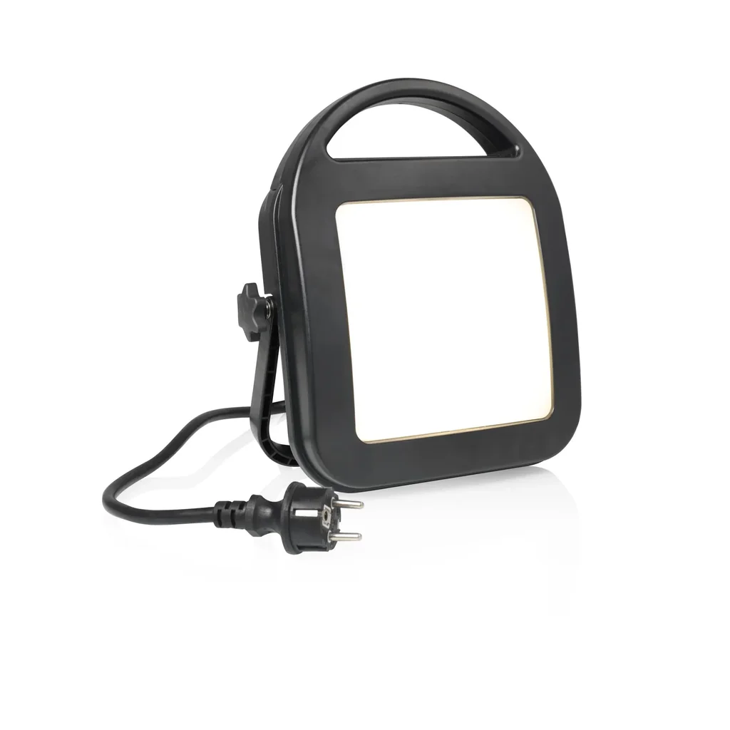 LED Arbeitsleuchte mit 2 Steckdosen, 6000 Lumen