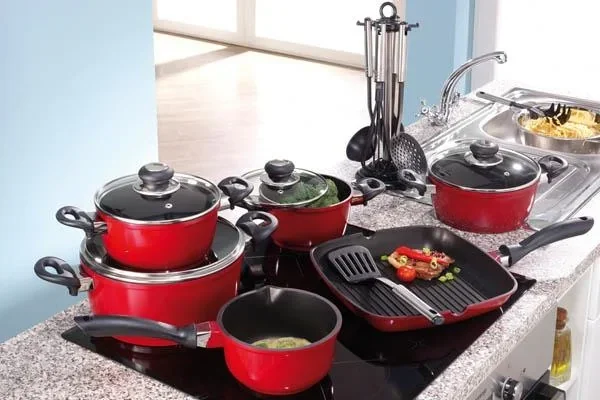 Aluguss Kochgeschirr Set, 17-teilig, Rot, inkl. Küchenhelfer Set