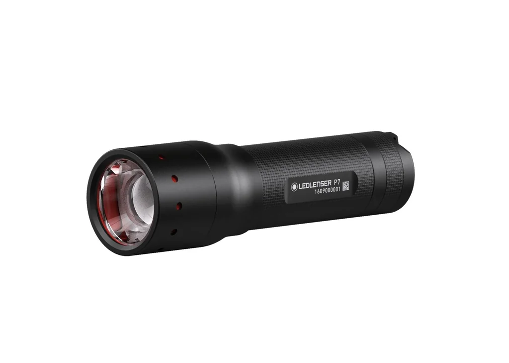 Taschenlampe NEW P-Series P7 mit 450 Lumen und 300 m Leuchtweite