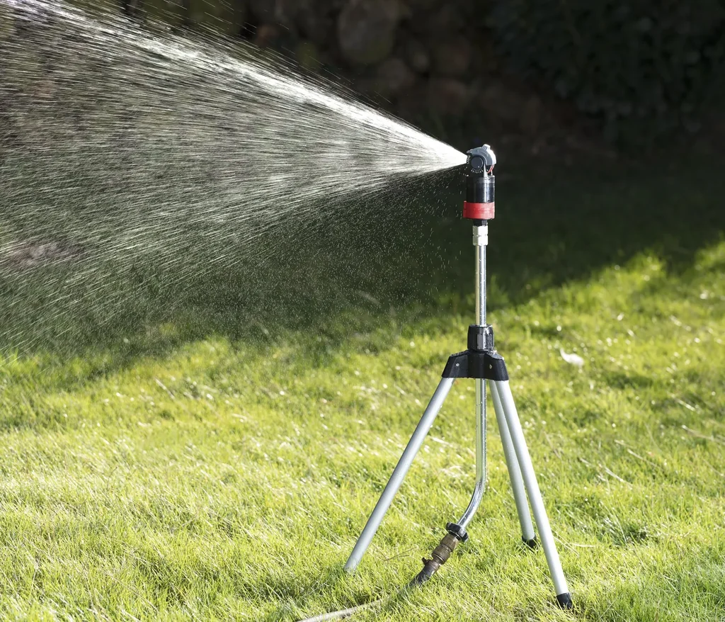 Rasenregner mit 5-Fach Sprühkopf