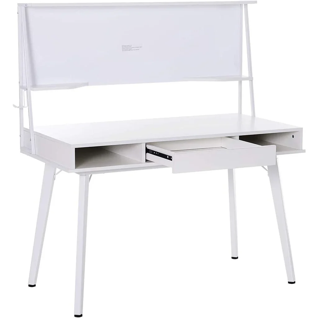 Schreibtisch mit Whiteboard