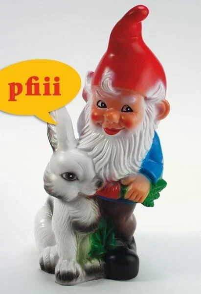 Zwerg mit Hase als Bewegungsmelder, pfeifend, 38 cm