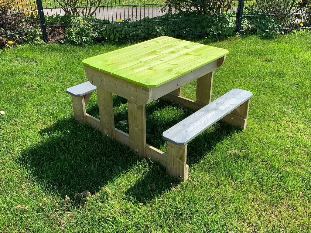 Holz Sand- und Wassertisch inkl. Bänken