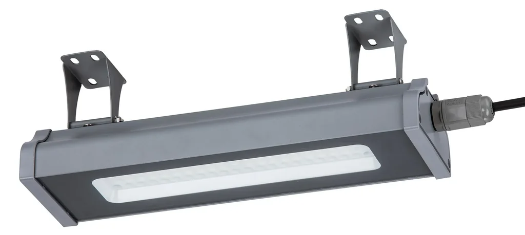 LED-HighBay in linearer Form bietet 50 W, 6200 lm, 5000 K (neutralweiß) und IP65 Schutz