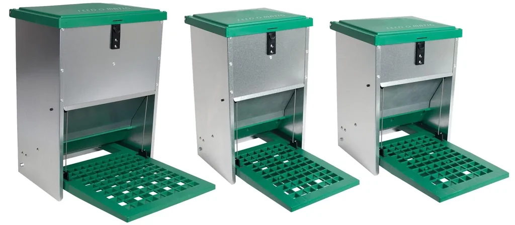 Geflügelfutterautomat mit Trittplatte für 5 kg Futter