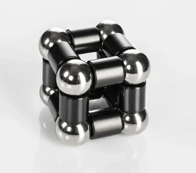 Magnetischer Kugelschreiber in der Farbe: schwarz