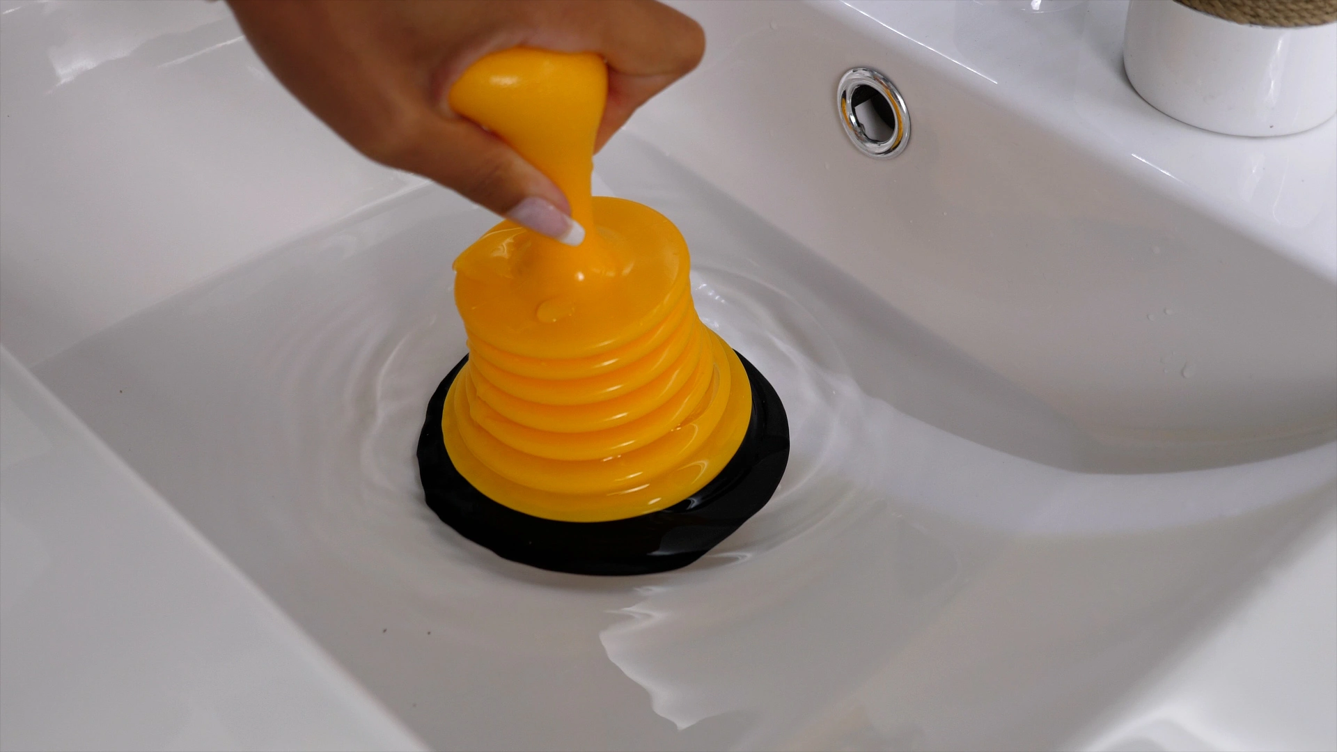 Mini-Saugpumpe "Rohr-frei"