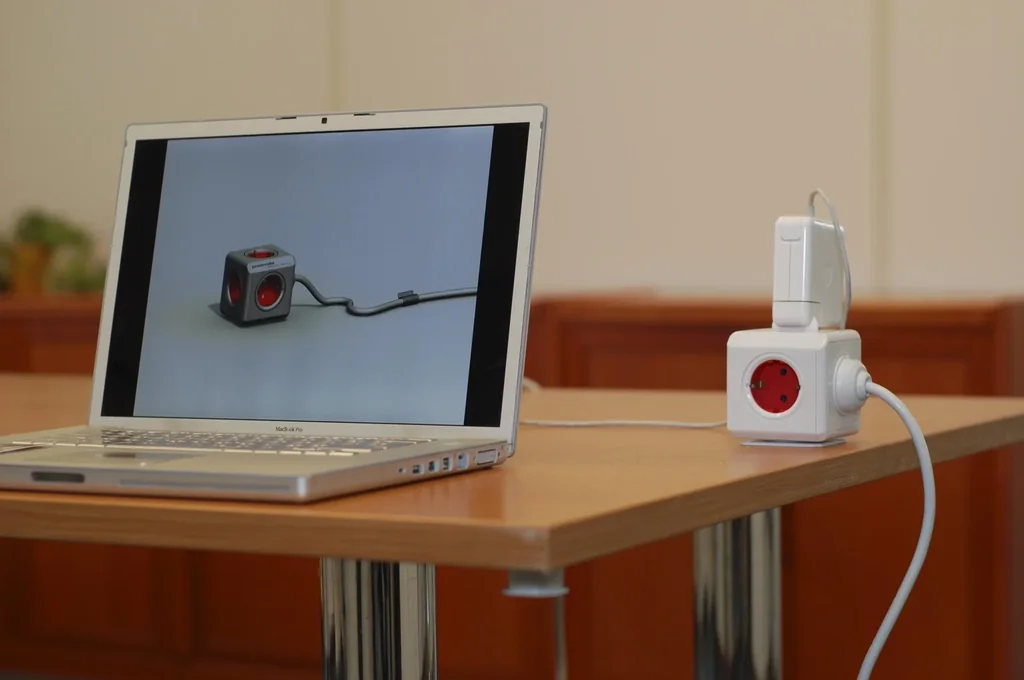 Powercube Extended Steckdosenwürfel mit 4 Steckdosen