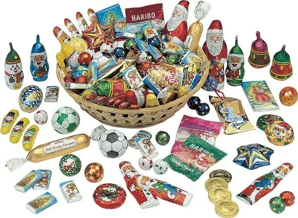 Weihnachtskörbchen mit 40 Weihnachtssüßigkeiten,