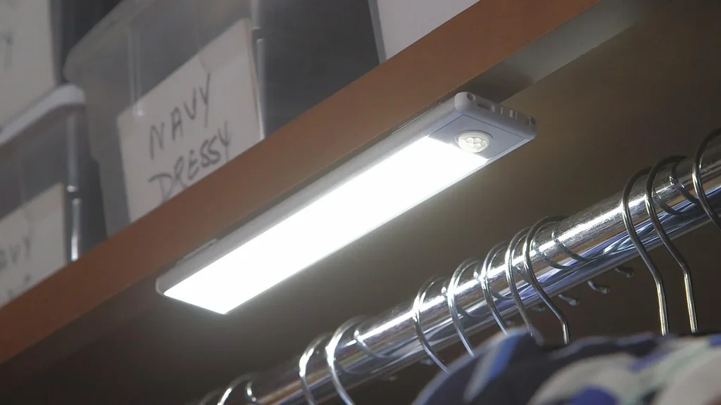 HandyLUX Slim Bright - Magnetische Power-Leiste mit Bewegungsmelder