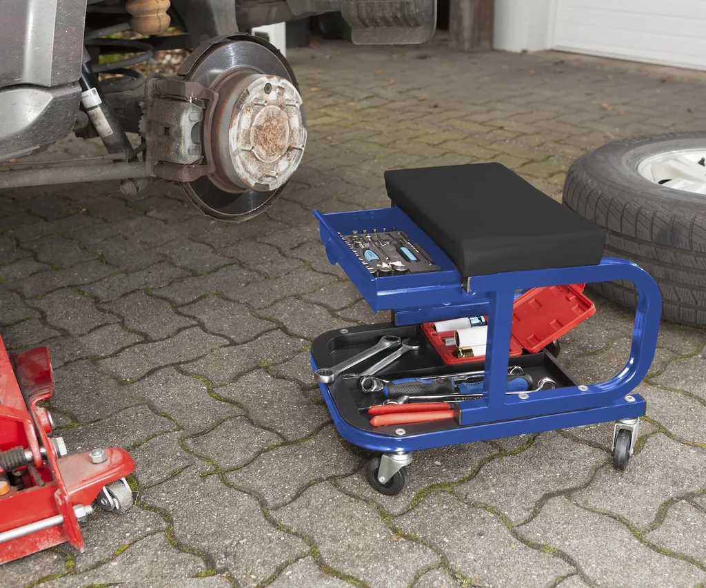 Rollsitz mit Schublade