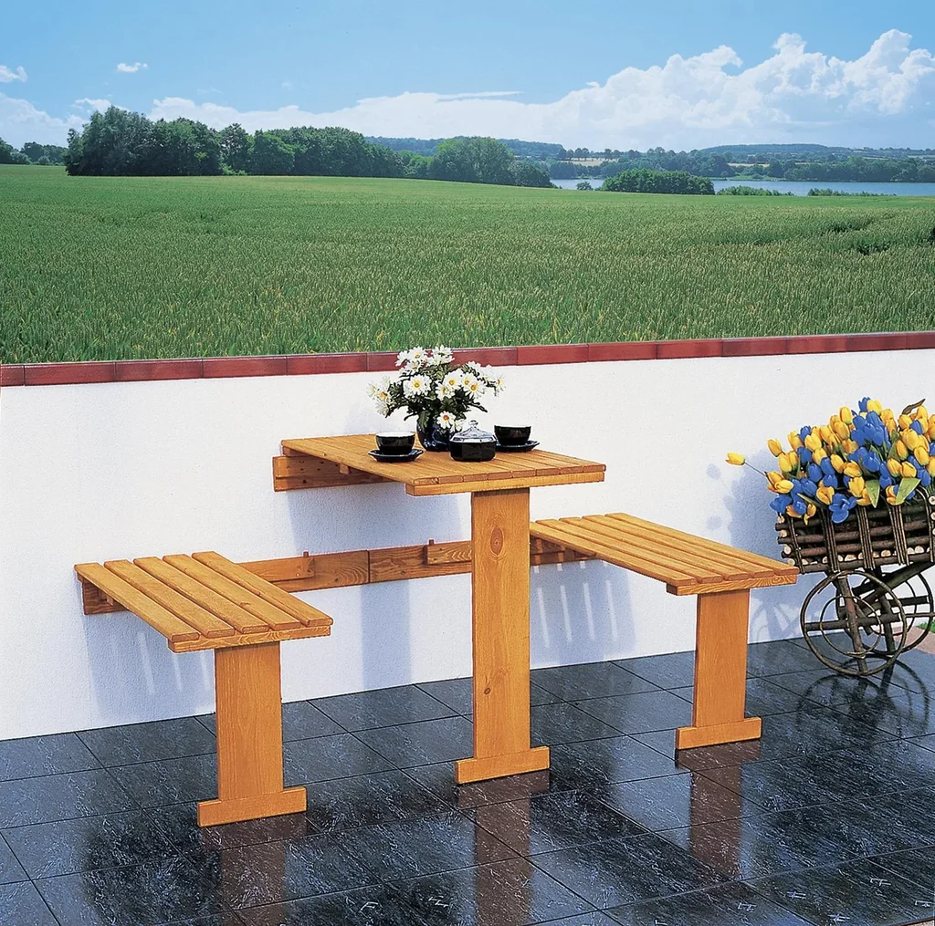 Balkonklappgarnitur mit blauen Auflagen