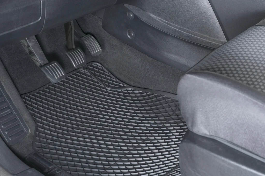 Automatte - Gummimatte Robust, 1 Paar Vordermatten 66 x 44 cm, zuschneidbar