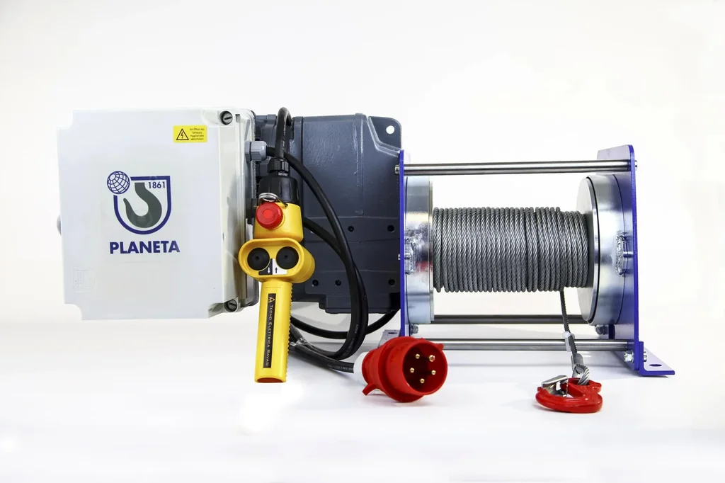 Elektro-Seilwinde PFW-C 250 einsatzfertig, max. 250 kg (1. Lage), 400V, 50 m Seil, IP55, Hubwinde für Materialtransport