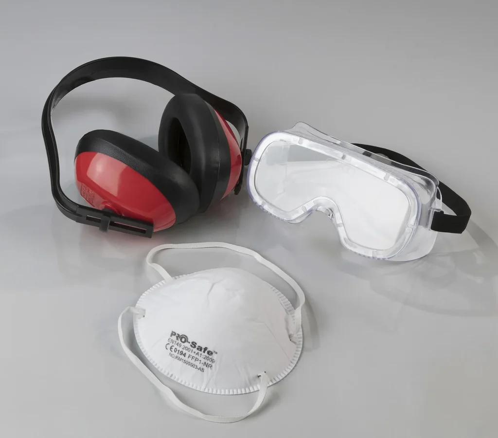 Grobstaubschutzmaske inklusive Schutzbrille und Gehörschutz