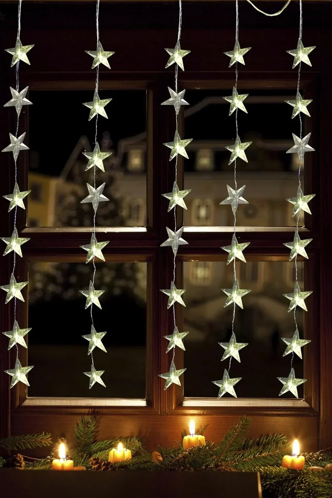 Lichtervorhang mit Sternornamenten und 40 warmweißen LEDs