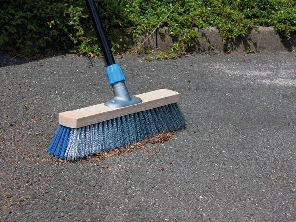 Kehrbesen, Schrubber image