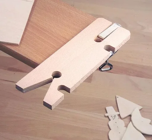 Laubsägetischchen 210 mm mit Einspannhilfe und Tischzwinge