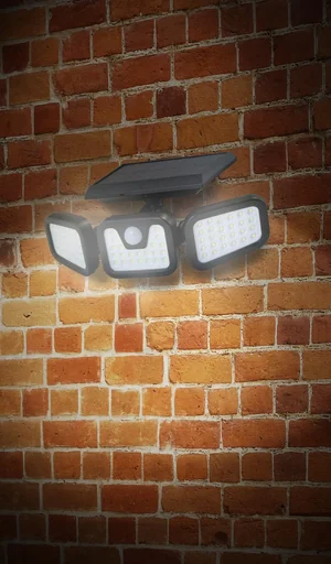"LED Solar Wandlicht mit 3 ausrichtbaren Lichtfeldern und Bewegungsmelder image"
