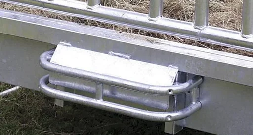 "Dreipunkt-Schutzbügel für Viereckraufen Profi und Compact image"