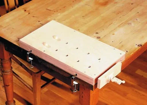 "Vollholz Hobelbankplatte mit Spannvorrichtung und Tischbefestigung image"