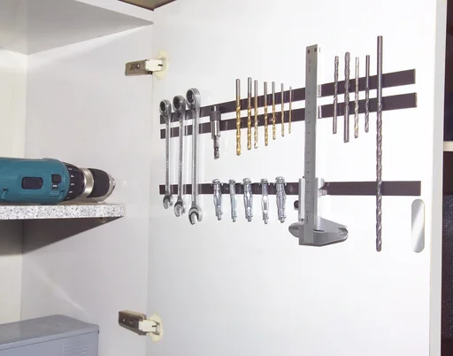 "Selbstklebendes Magnetband 10 m image"