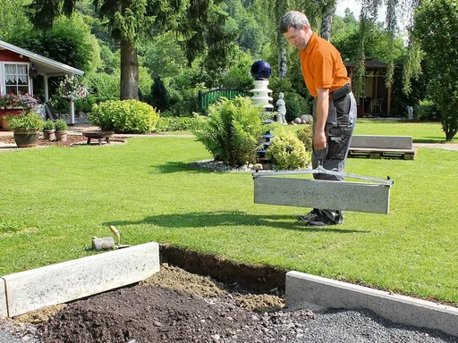 "Randsteinheber image"