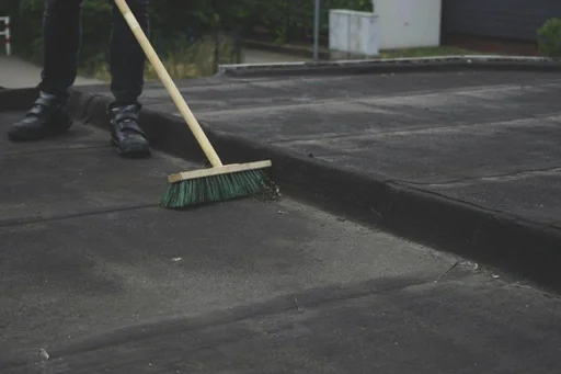 "Dachelastik (Flüssigabdichtung), 5 kg Eimer für das Dach image"