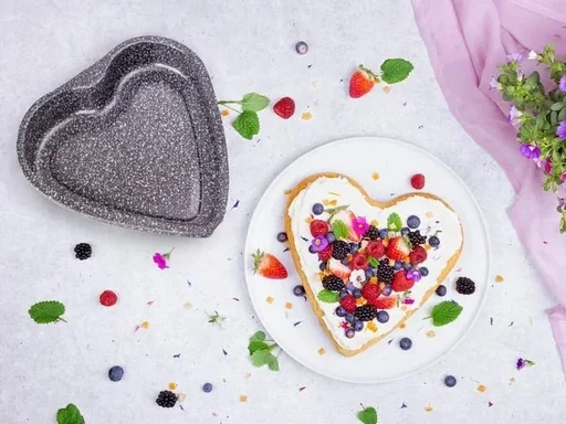 Herzbackform Granito mit Buch Blechkuchen