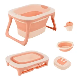 Babybadewanne mit Waschbecken und Shampoobecher